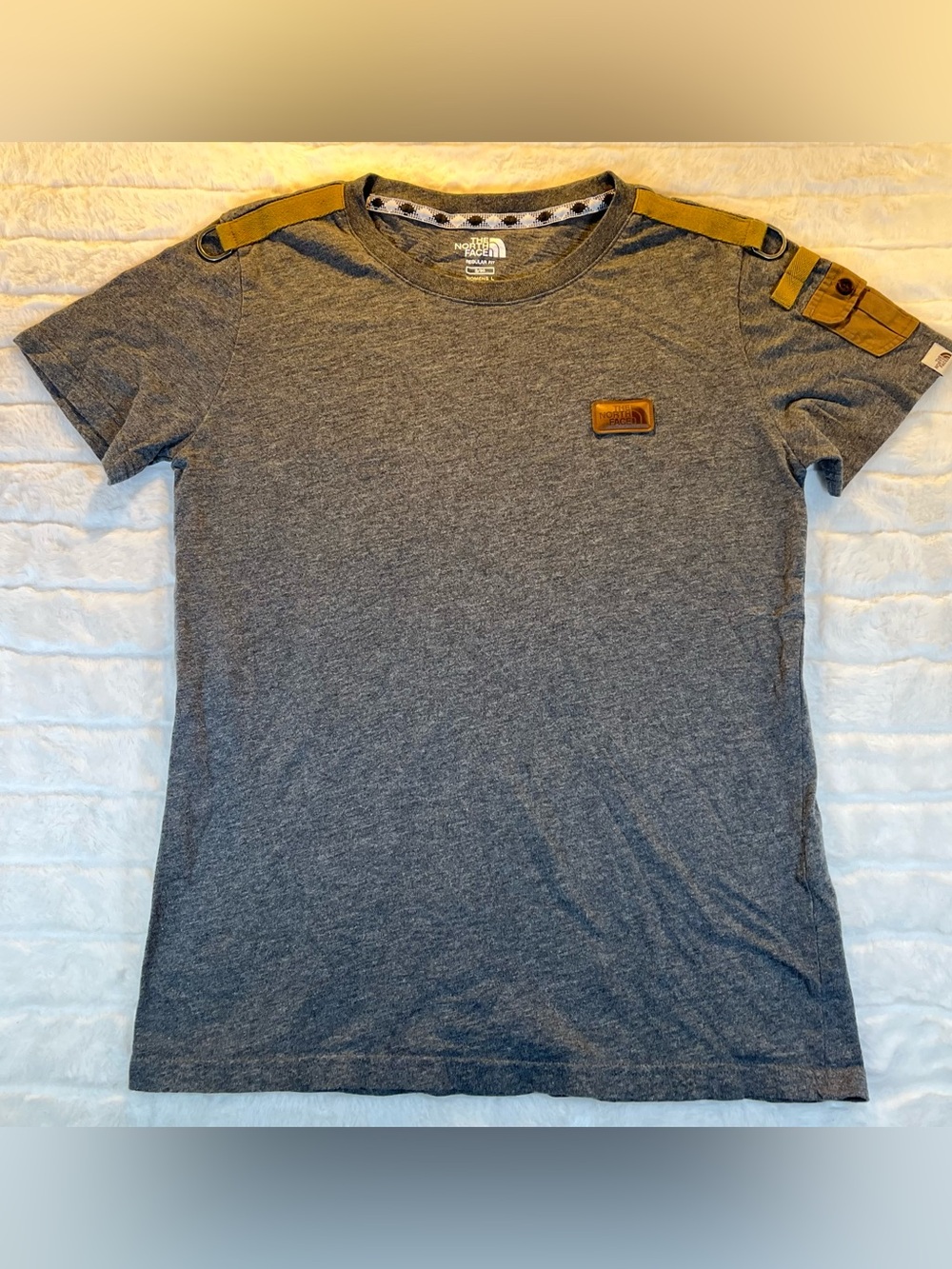 The North Face Women's Utility Cargo T-Shirt Grey Size L Gorpcore Epaulet Tee